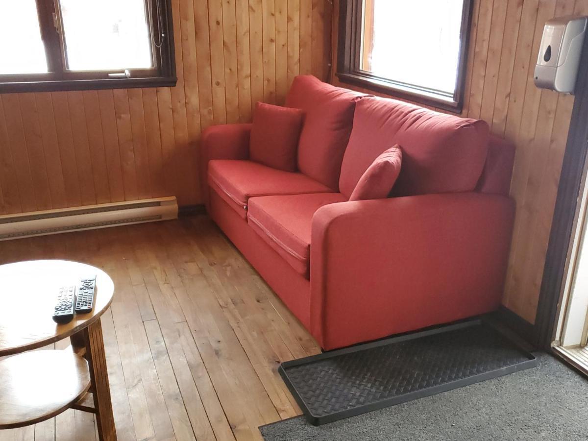 De L'anse Ste Helene Chalet *