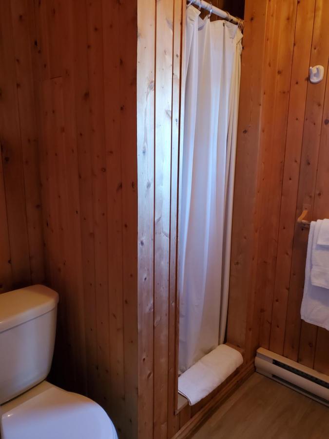 De L'anse Ste Helene Chalet *